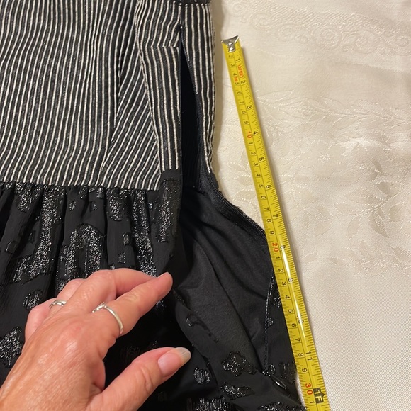 🎉3 for $30🎉 I 🖤 Ronson dress w/beautiful abstract design on sheer skirt (Mlb) - Picture 9 of 13